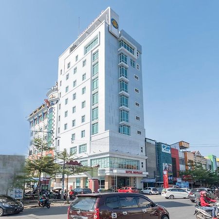 Oyo 1114 Hotel Denpasar Makassar Buitenkant foto