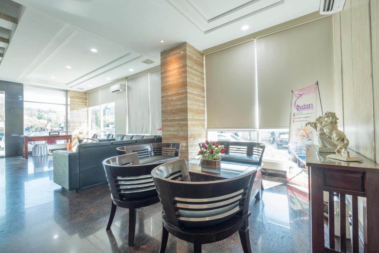 Oyo 1114 Hotel Denpasar Makassar Buitenkant foto