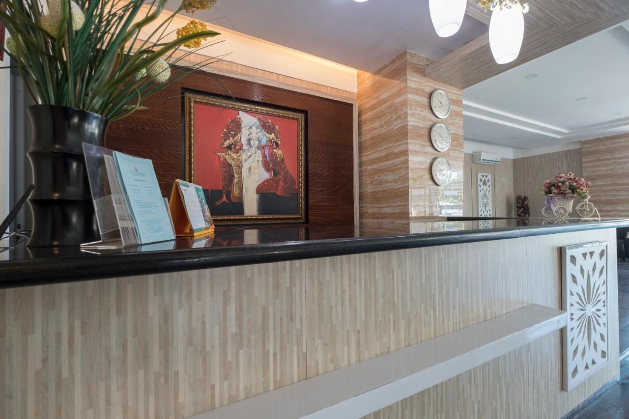 Oyo 1114 Hotel Denpasar Makassar Buitenkant foto