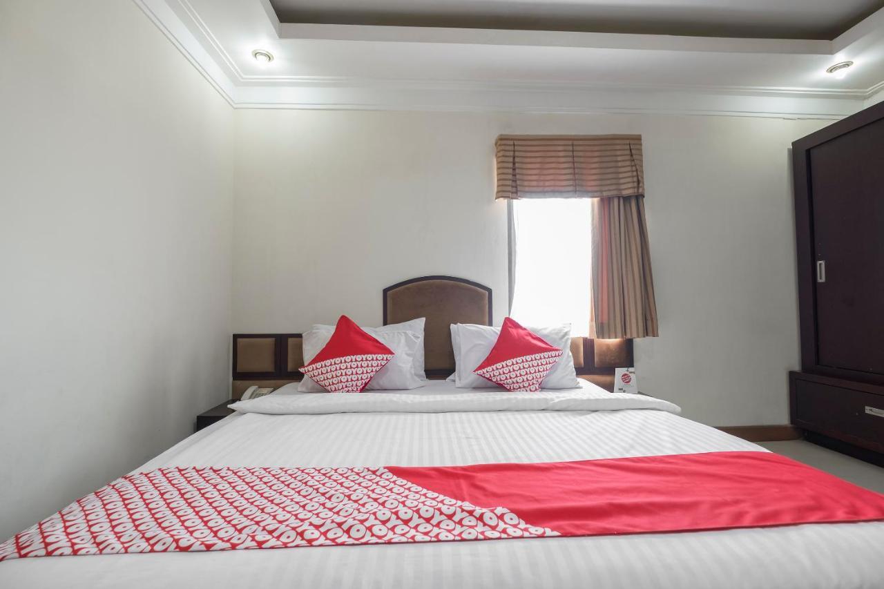 Oyo 1114 Hotel Denpasar Makassar Buitenkant foto