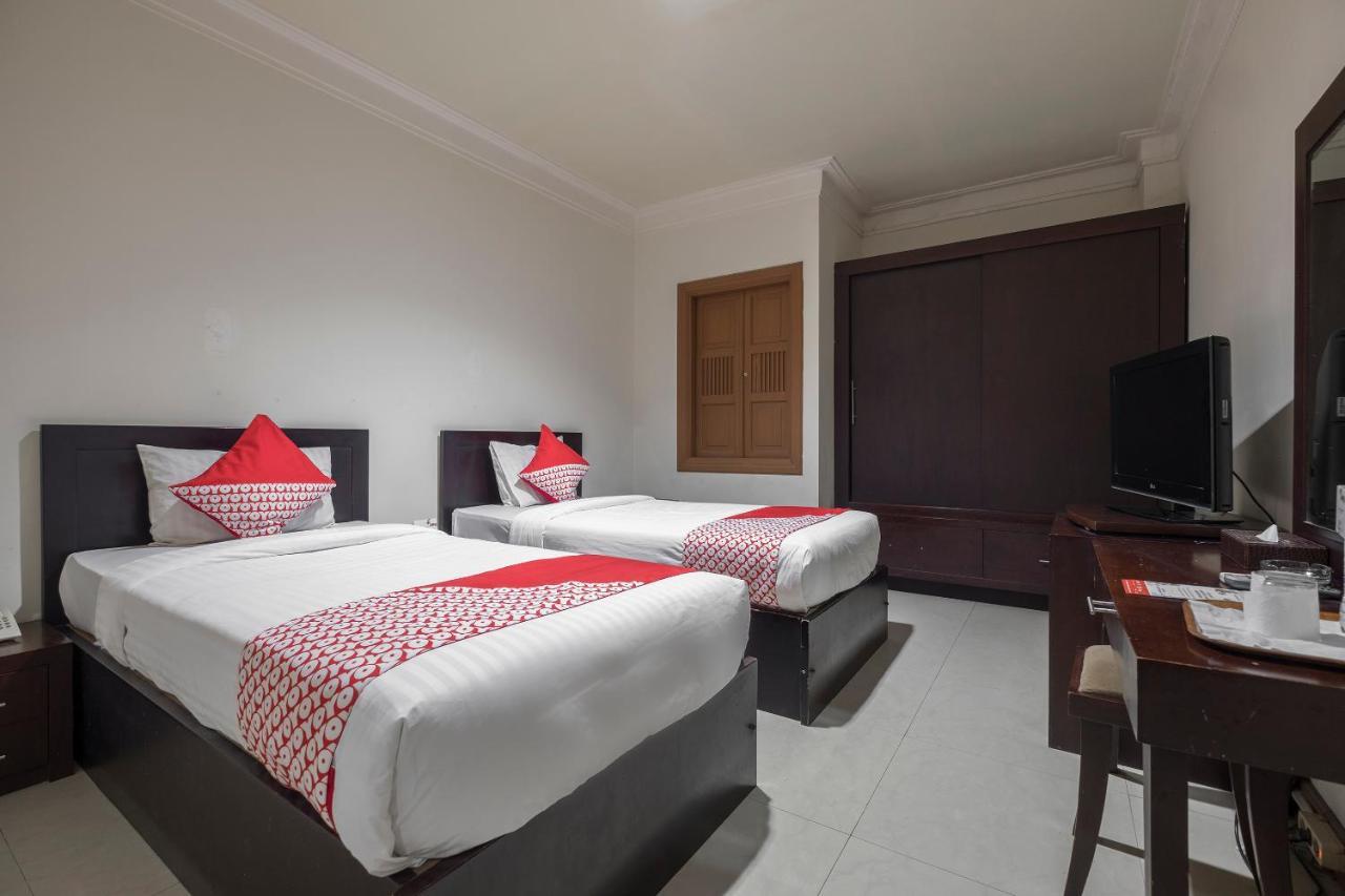 Oyo 1114 Hotel Denpasar Makassar Buitenkant foto