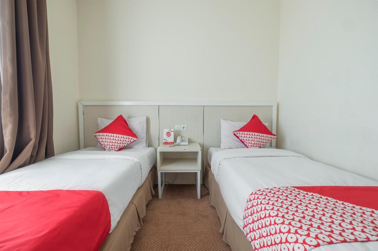 Oyo 1114 Hotel Denpasar Makassar Buitenkant foto