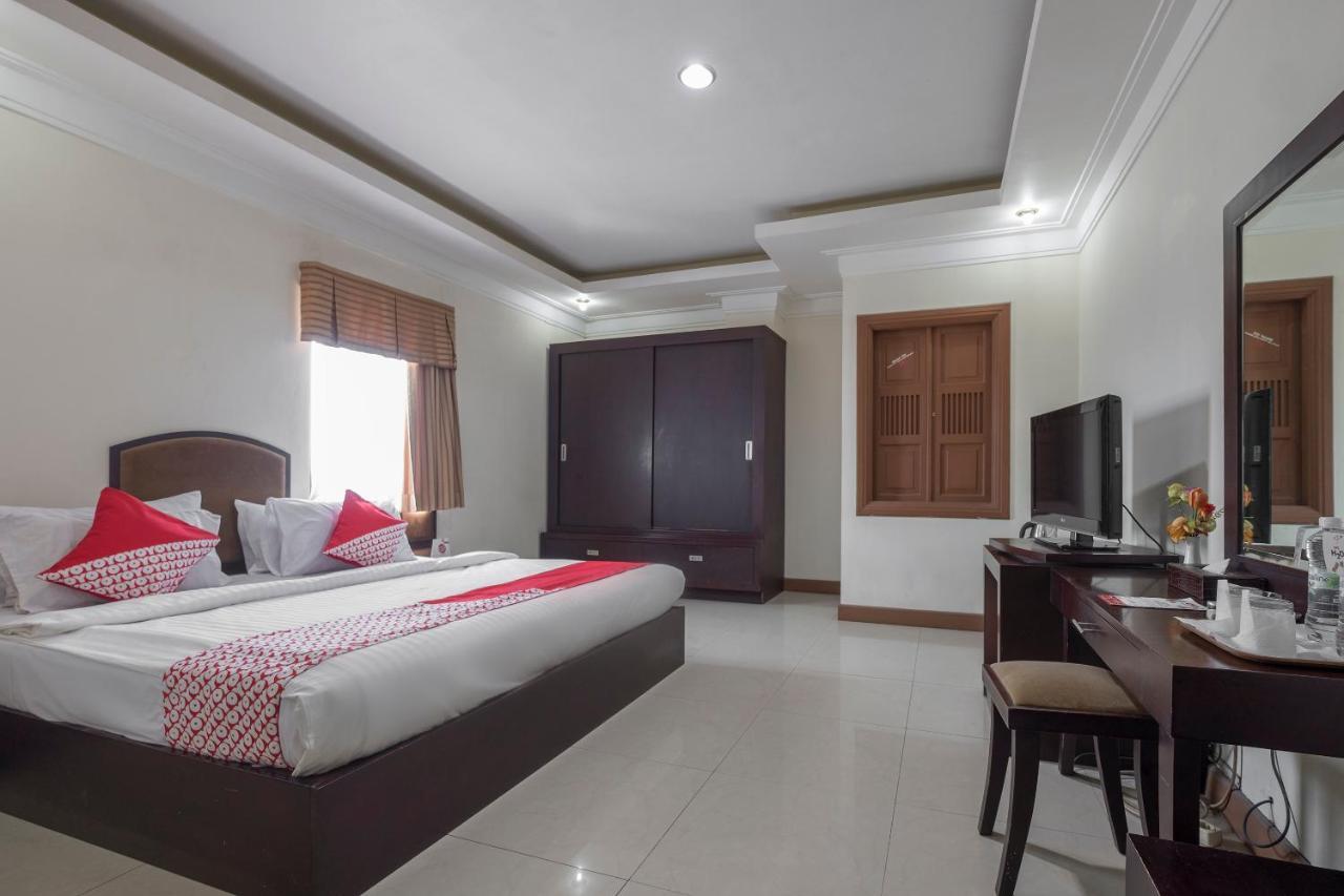 Oyo 1114 Hotel Denpasar Makassar Buitenkant foto