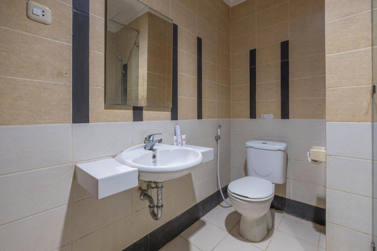 Oyo 1114 Hotel Denpasar Makassar Buitenkant foto