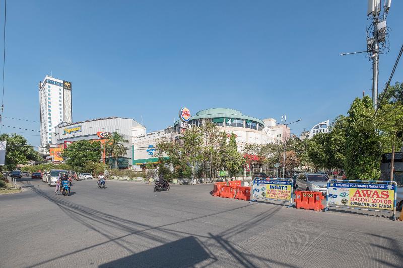 Oyo 1114 Hotel Denpasar Makassar Buitenkant foto